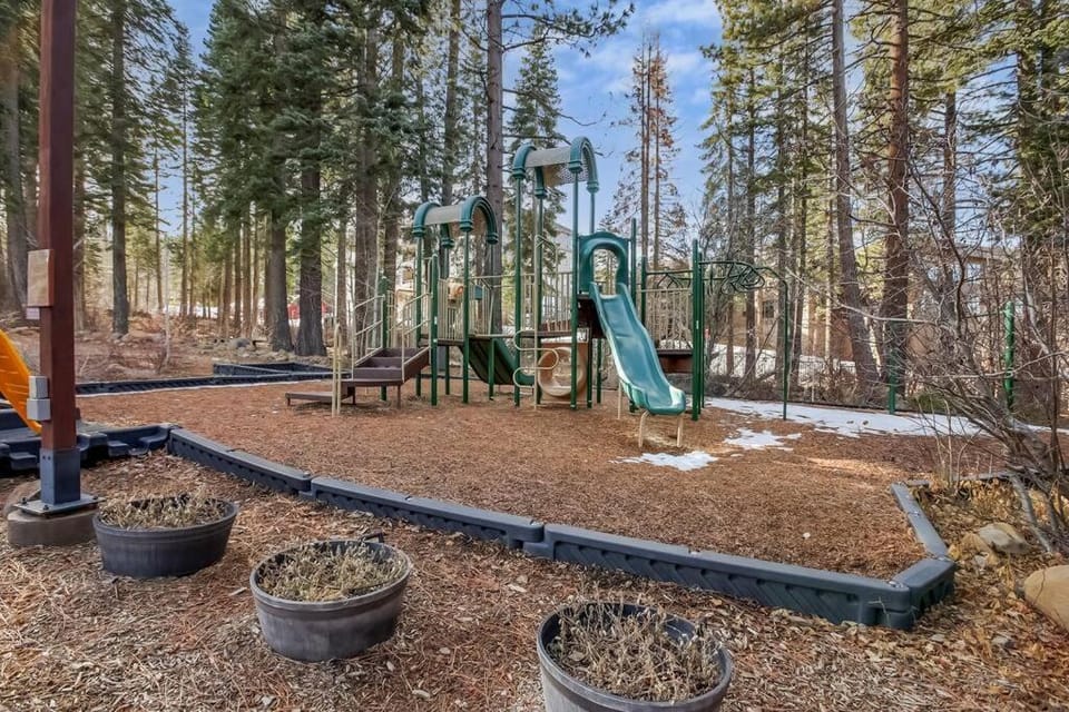 Slope Side Studio in Northstar Village! Apartment in Northstar Drive
