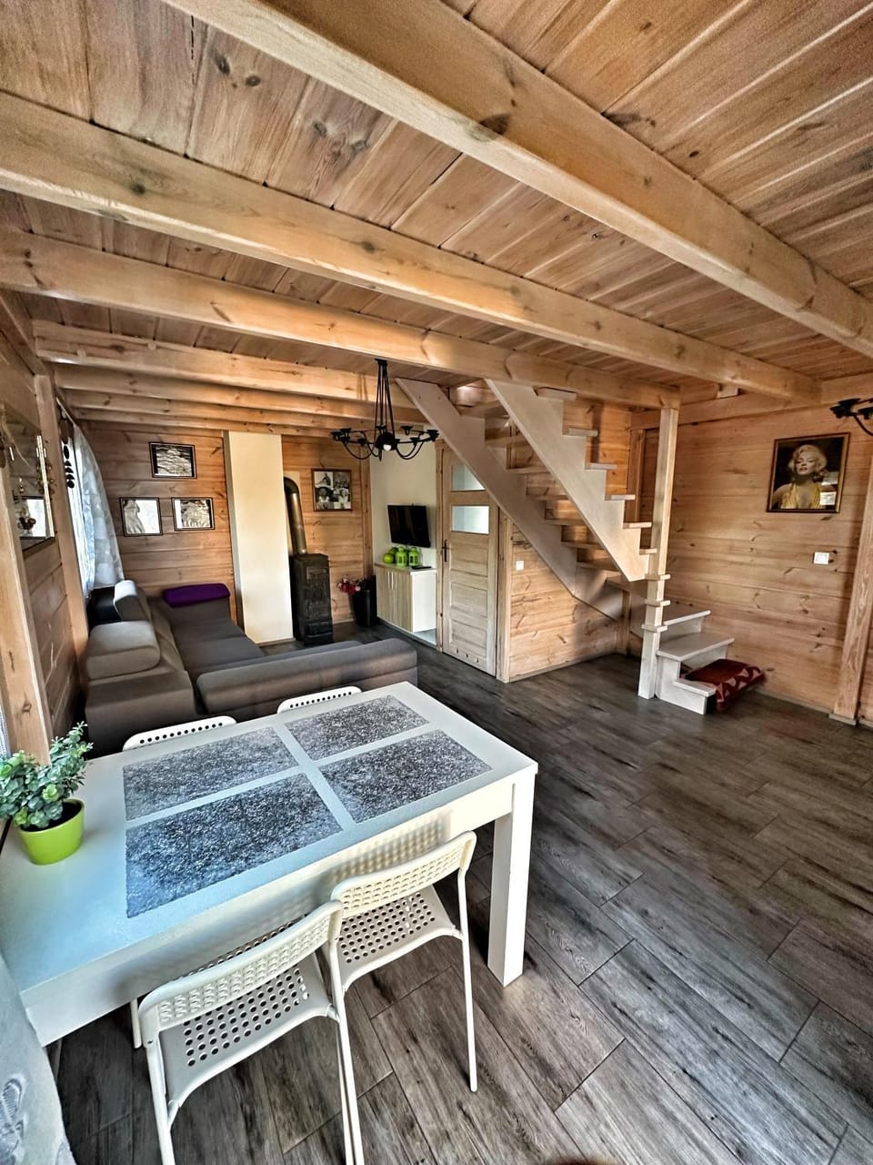 Kitchen or kitchenette, Living room, Seating area, Dining area