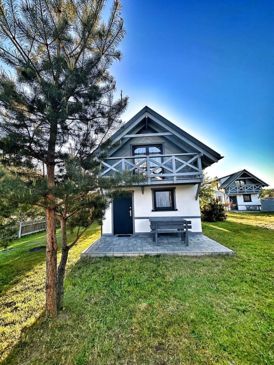 Property building, Spring, Day, Natural landscape, Garden, Garden view
