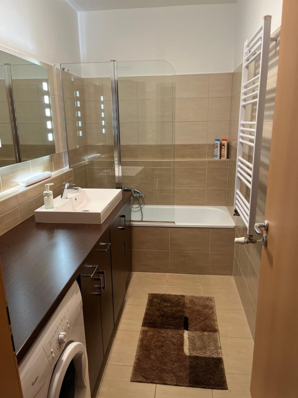 Shower, Bathroom, Bath, towels, washing machine