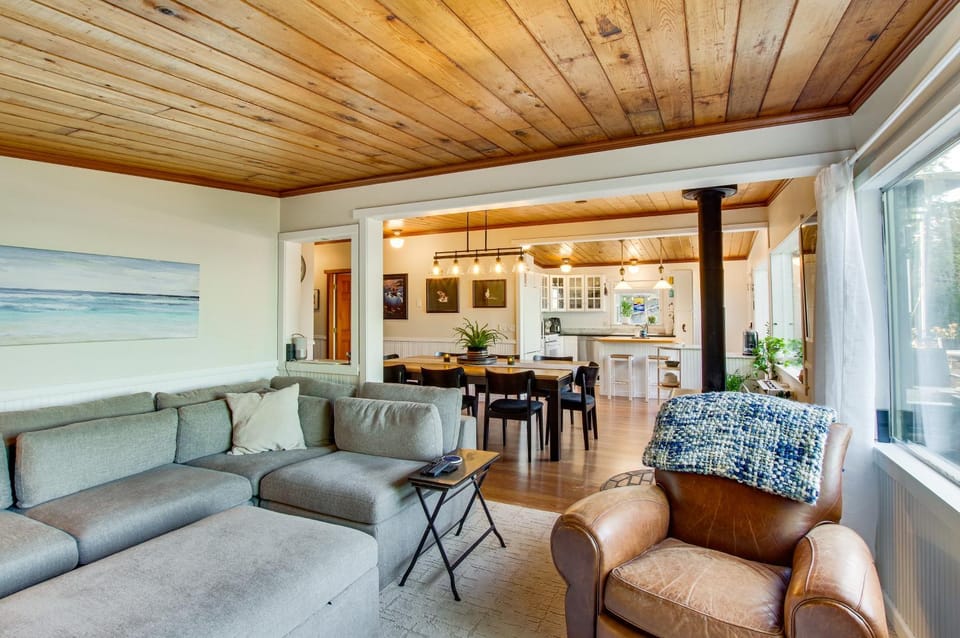 Puget Sound Cottage w/ Private Community Beach! House in Whidbey Island