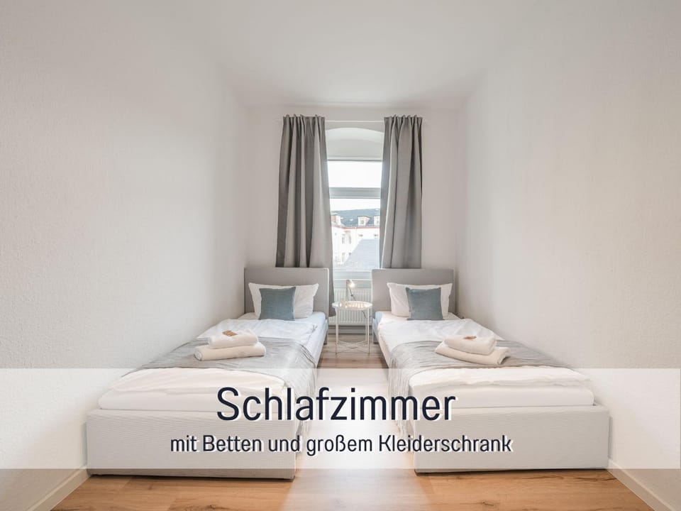 Bedroom, towels