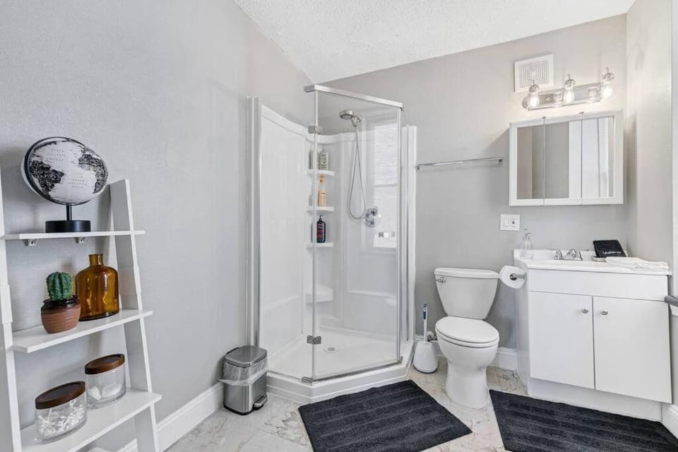 3 King Beds/3Baths Spacious House in Saint Louis