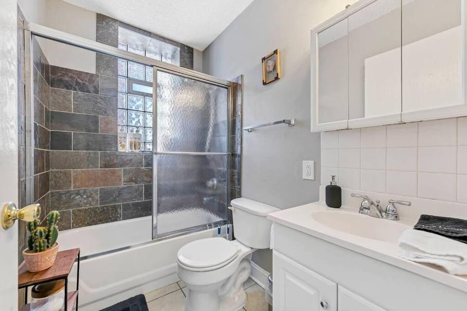 3 King Beds/3Baths Spacious House in Saint Louis
