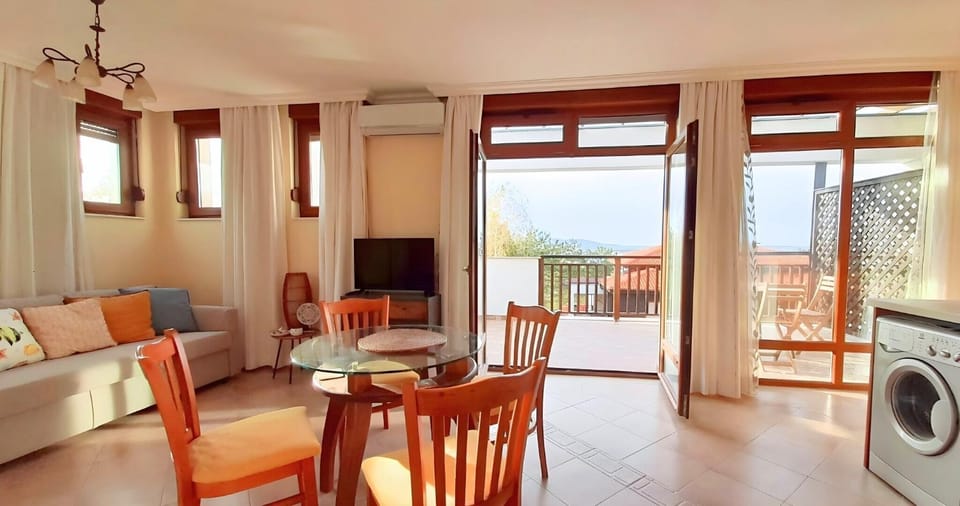 TV and multimedia, View (from property/room), Balcony/Terrace, Living room, Dining area, hair dresser, washing machine