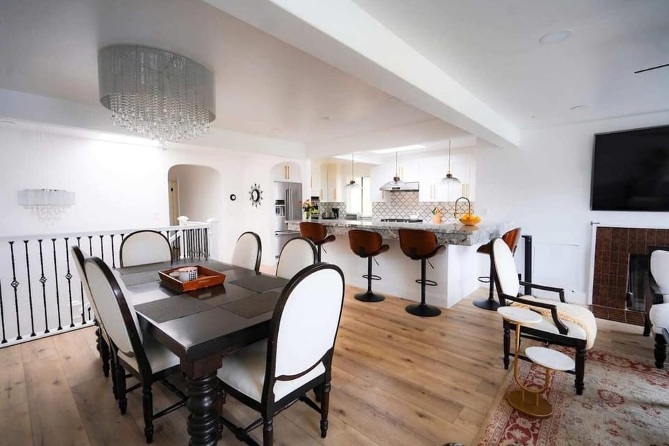 Gated Beachside Stay w Pool & Hot Tub Apartment in Port Hueneme