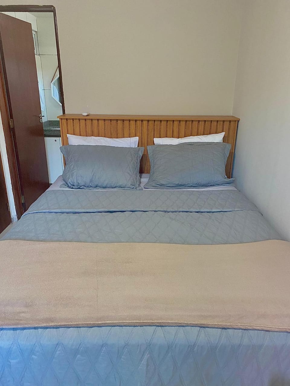 Bed, Bathroom, Bedroom, towels