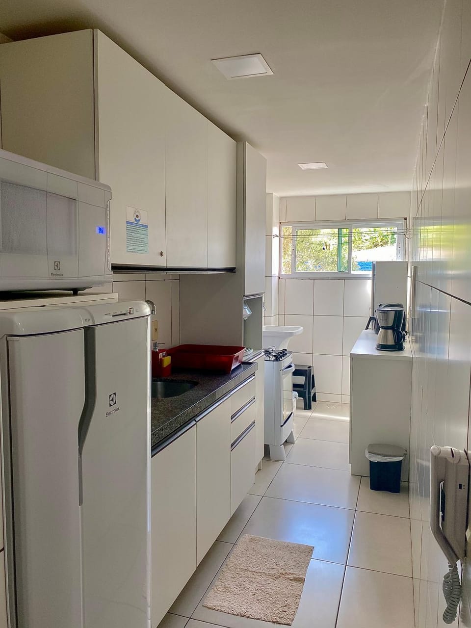 Coffee/tea facilities, Kitchen or kitchenette, microwave, oven, stove