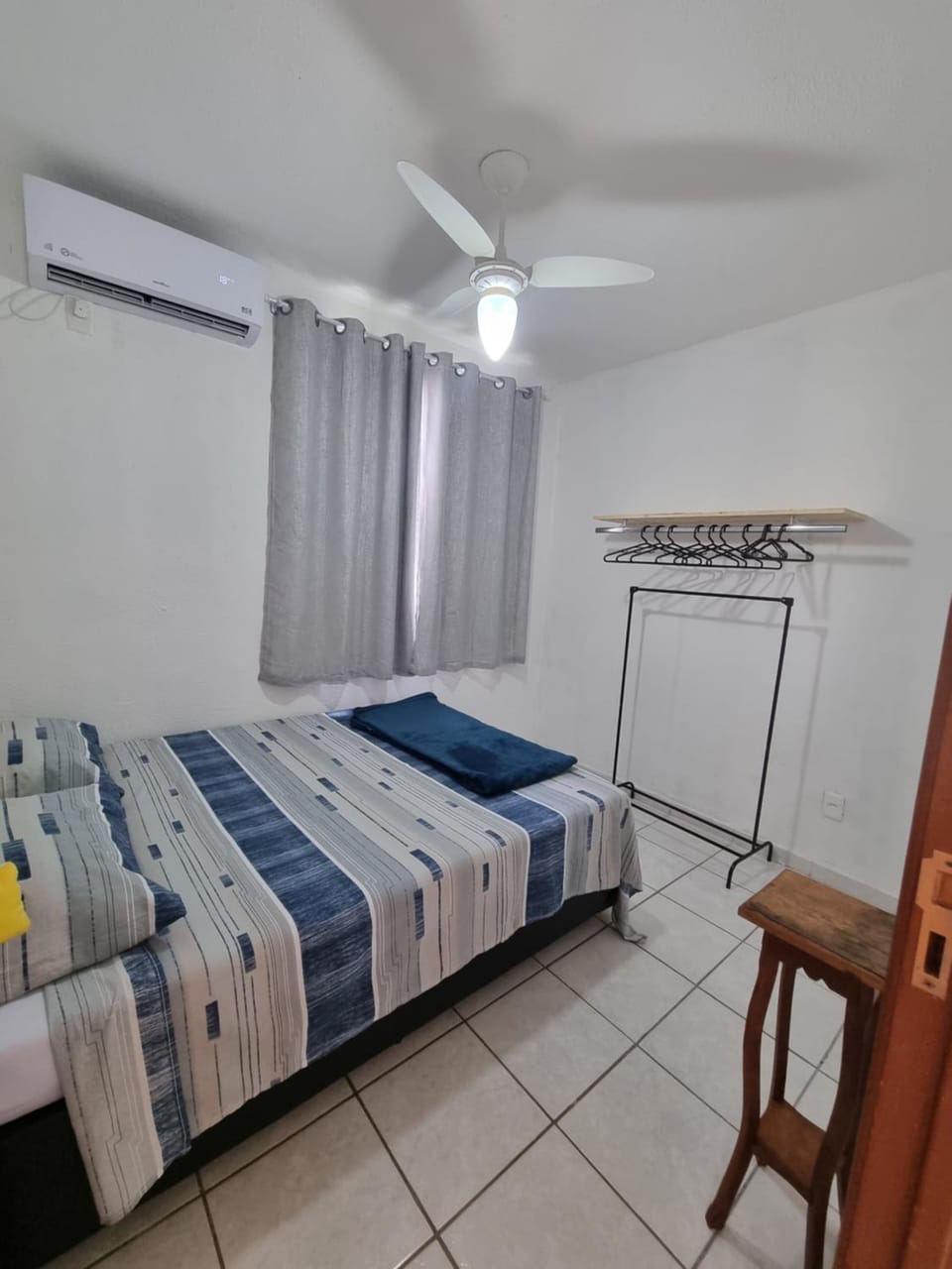 Bed, Bedroom, towels, air conditioner