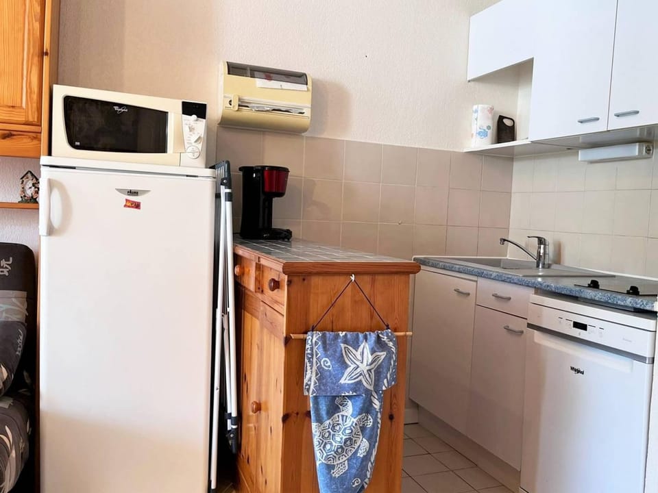 Appt 2P avec terrasse et parking - Le Lavandou - FR-1-251-544 Apartment in Le Lavandou