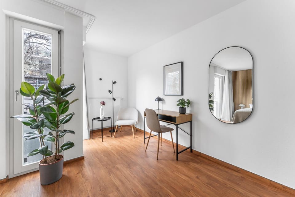 Seating area, Bedroom