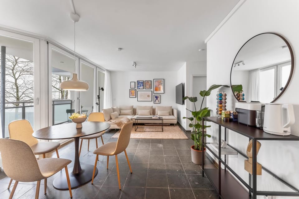 Coffee/tea facilities, Living room, Seating area, Dining area