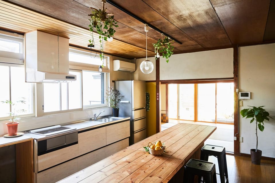 Dining area, Communal kitchen, kitchen, air conditioner