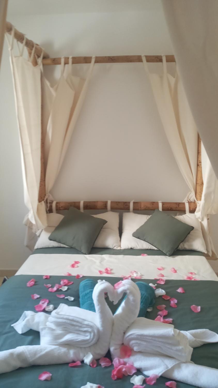 Bed, Photo of the whole room, Bedroom, towels