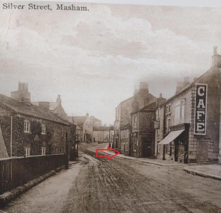 Property building, Day, Landmark view, Street view