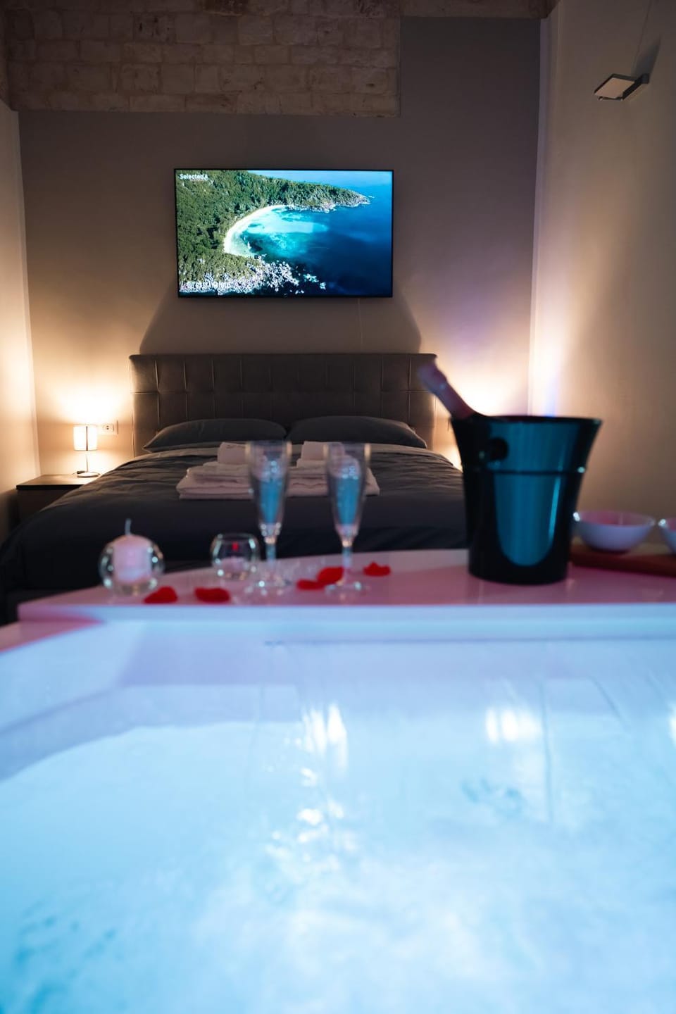 Hot Tub, Bedroom