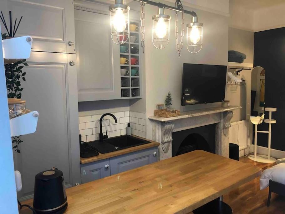 Studio 77 - Stylish, Parking, Wi-Fi, Netflix Apartment in Sheffield