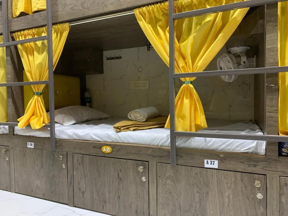Bedroom, bunk bed
