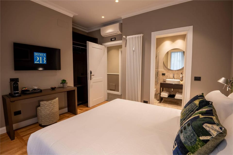 Bed, Photo of the whole room, Bedroom, hair dresser