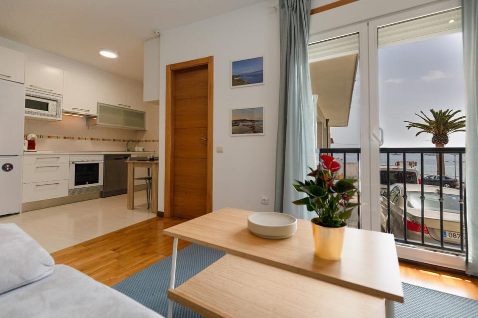 View (from property/room), Kitchen or kitchenette, Living room, Dining area, dishwasher, oven