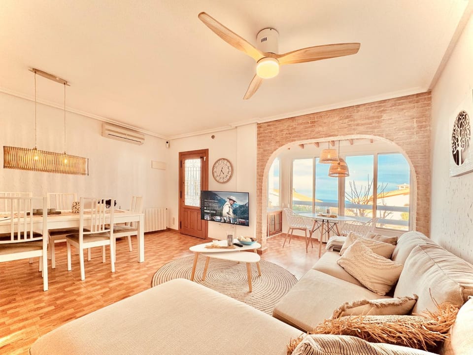 TV and multimedia, Living room, Dining area, air conditioner