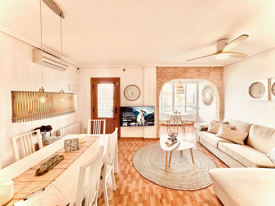 TV and multimedia, Living room, Dining area, air conditioner