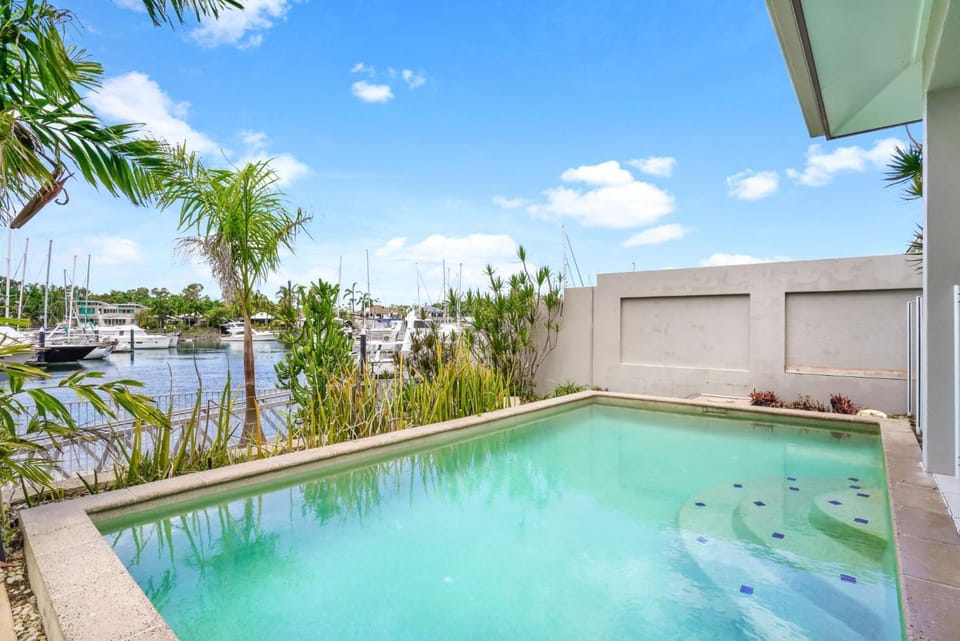 The Anchorage - Ultimate Waterfront Villa House in Cairns