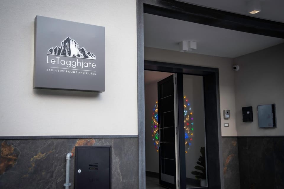Property building, Facade/entrance, Property logo or sign