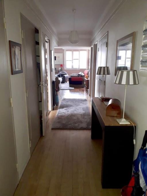Appt 3 chambres hyper centre très calme très clair quartier place Royale, parking gratuit Apartment in Nantes