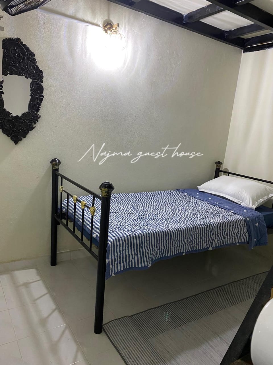 Bedroom, fireplace