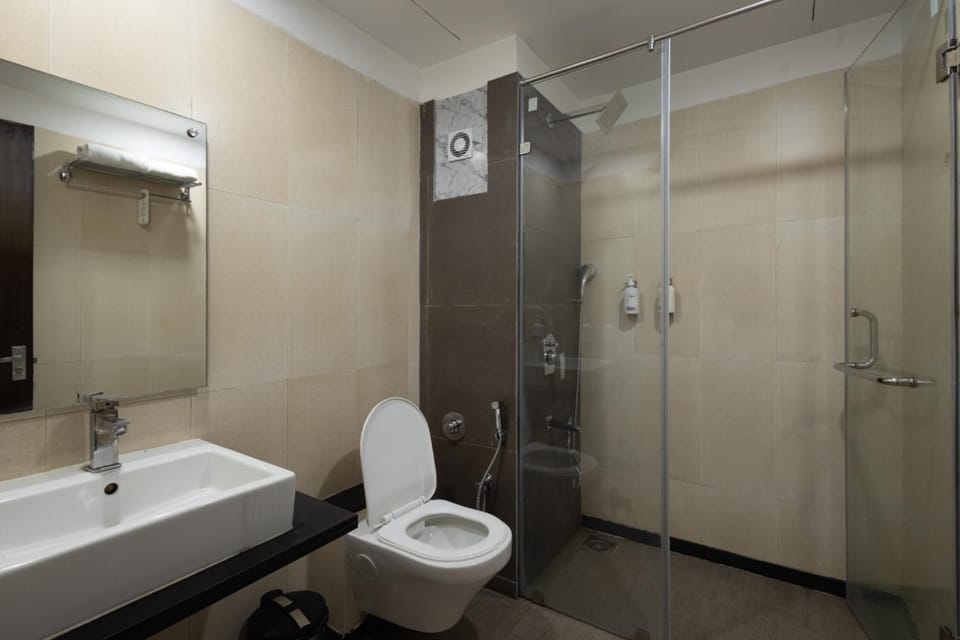 Toilet, Bathroom, towels
