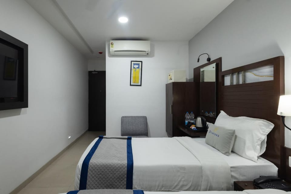 Bed, Photo of the whole room, Bedroom, air conditioner
