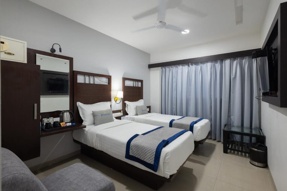 Bed, Photo of the whole room, Bedroom, air conditioner