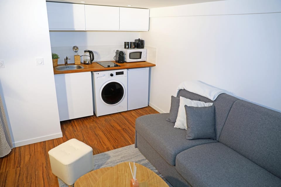 Coffee/tea facilities, Kitchen or kitchenette, Living room, minibar, stove, toaster, washing machine