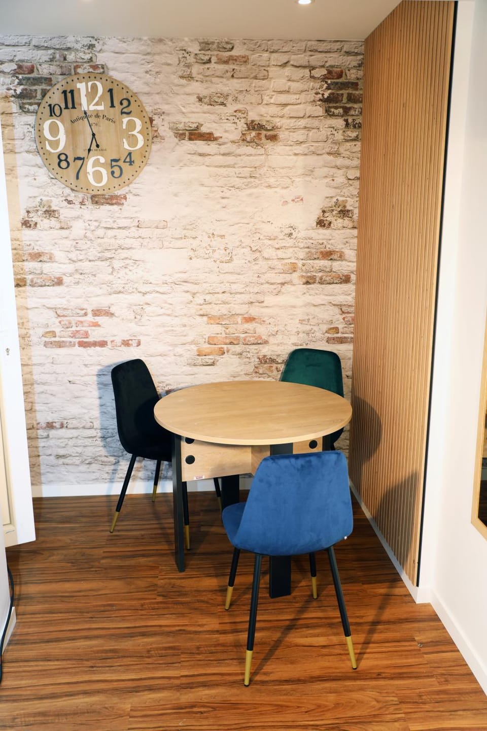 Seating area, Dining area