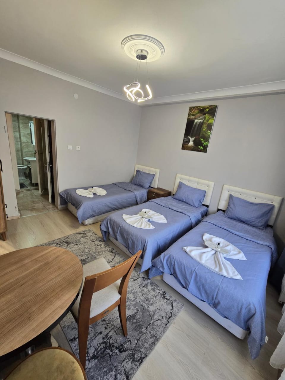 Bed, Living room, Photo of the whole room, Seating area, Bedroom
