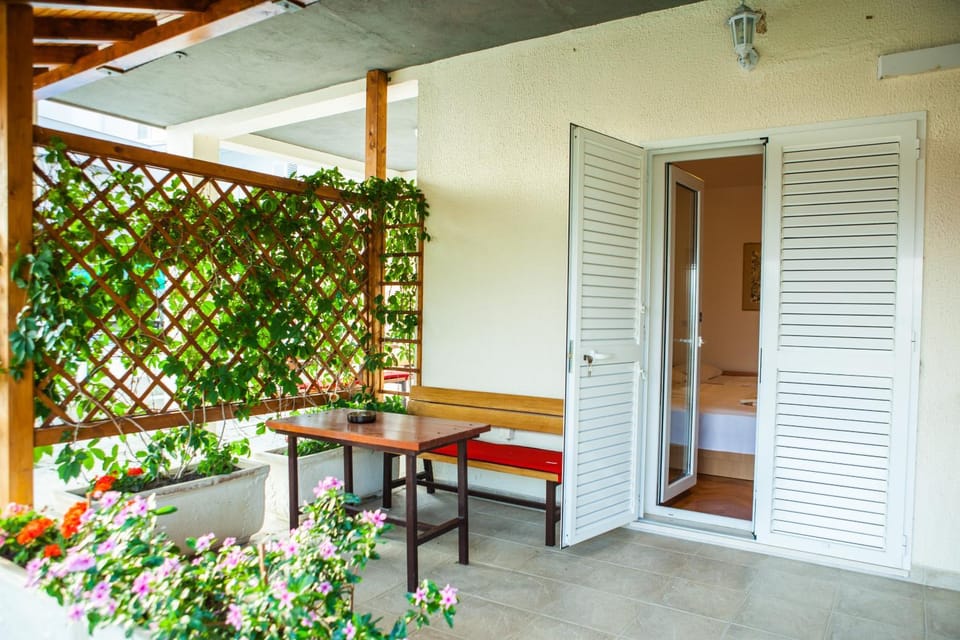 Patio, View (from property/room), Balcony/Terrace, Garden view