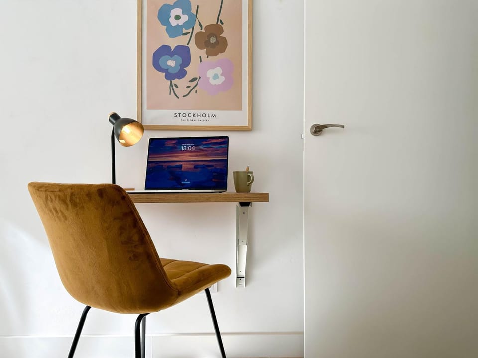 Seating area, Bedroom
