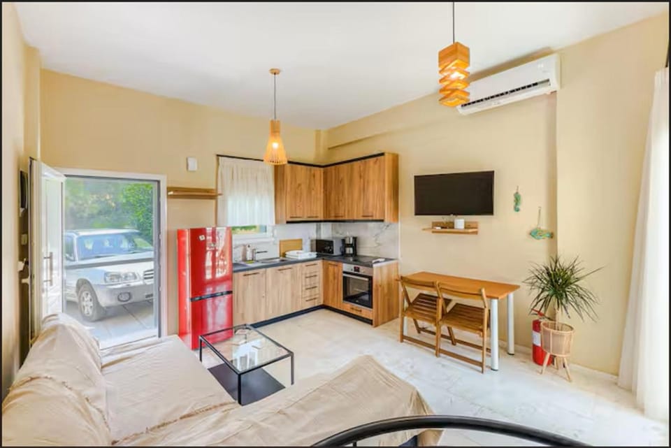 TV and multimedia, Kitchen or kitchenette, Living room, Dining area, Parking, oven, air conditioner