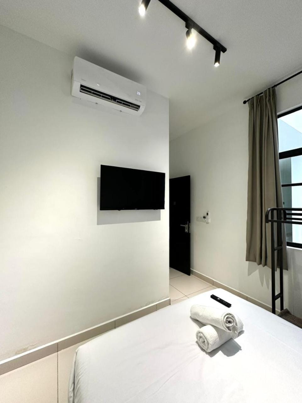 TV and multimedia, air conditioner