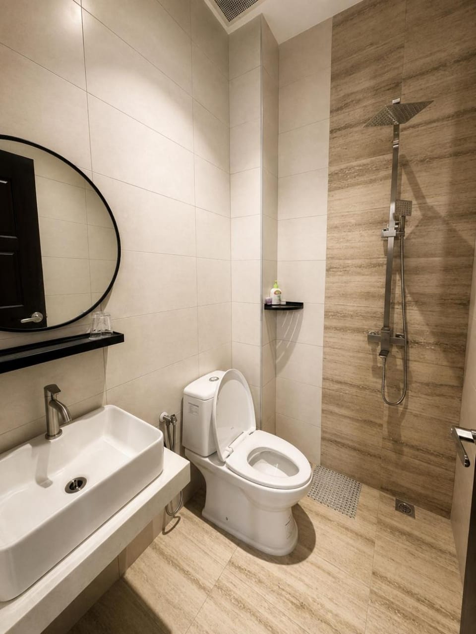 Toilet, bidet