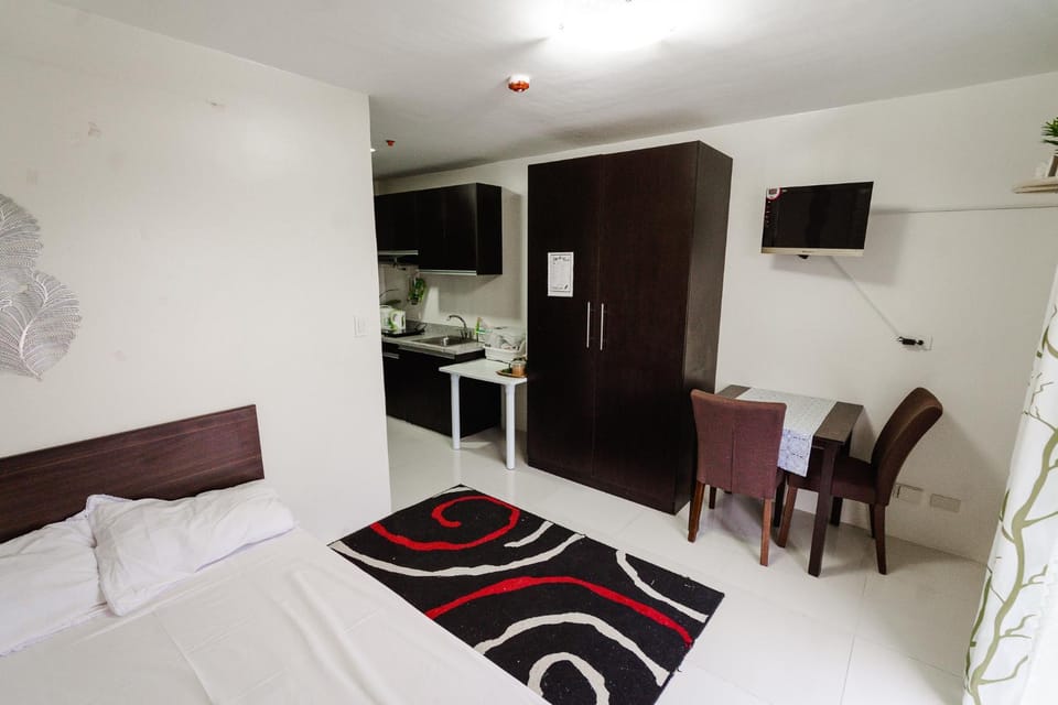 Bed, Photo of the whole room, Seating area, Bedroom