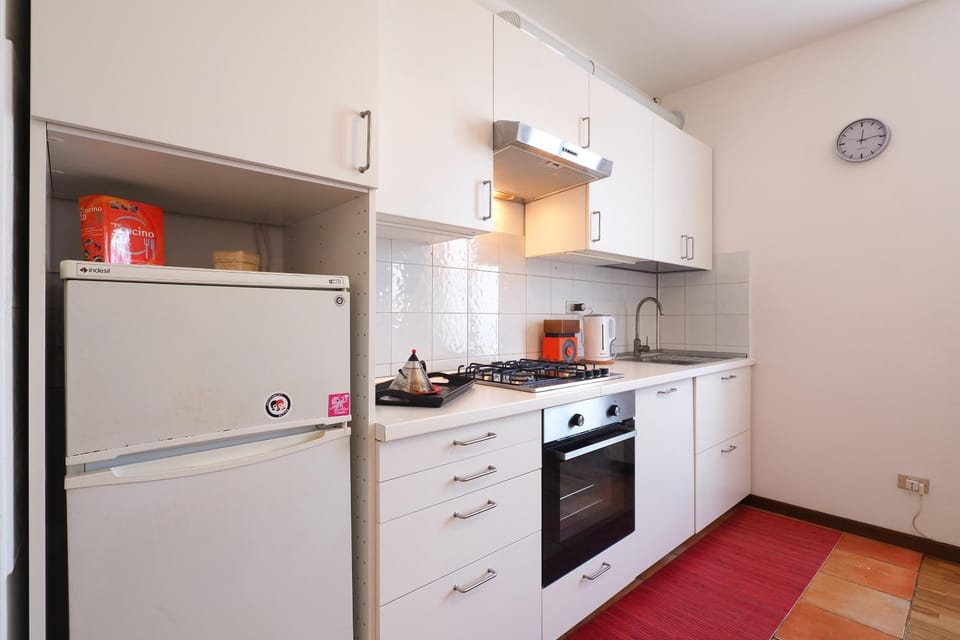 Kitchen or kitchenette, pet friendly, stove
