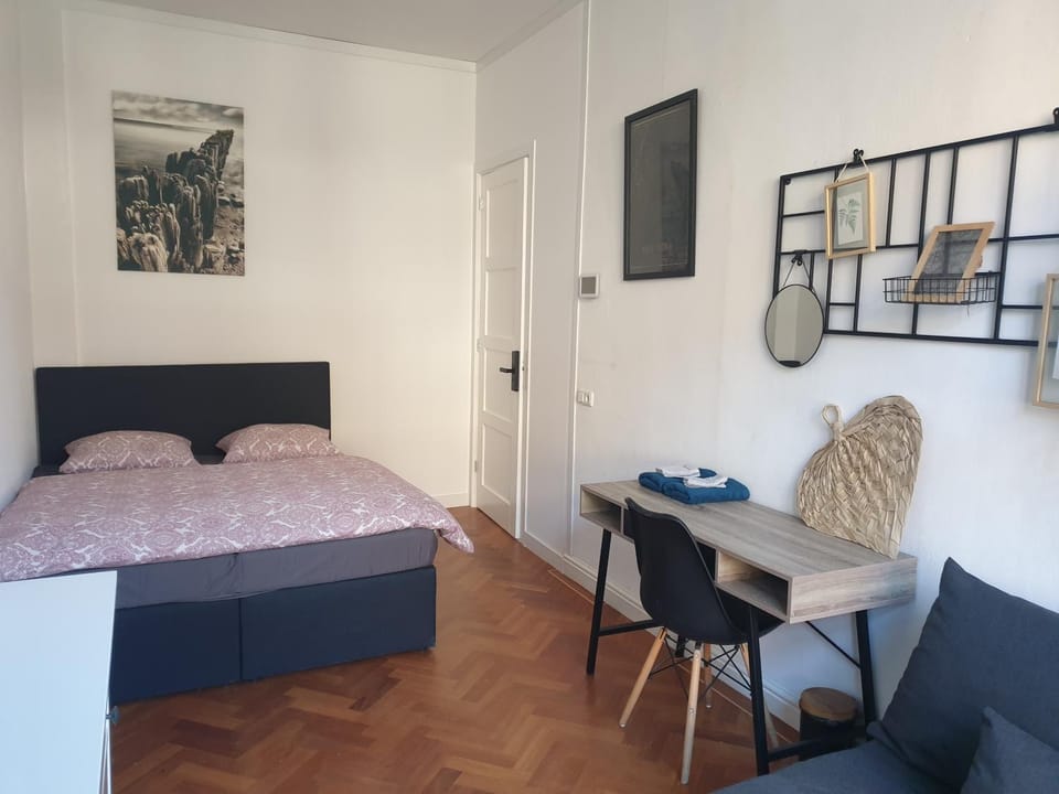 Bed, Photo of the whole room