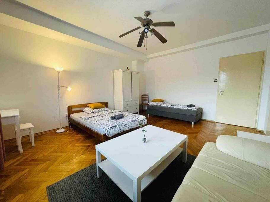 Photo of the whole room, Bedroom