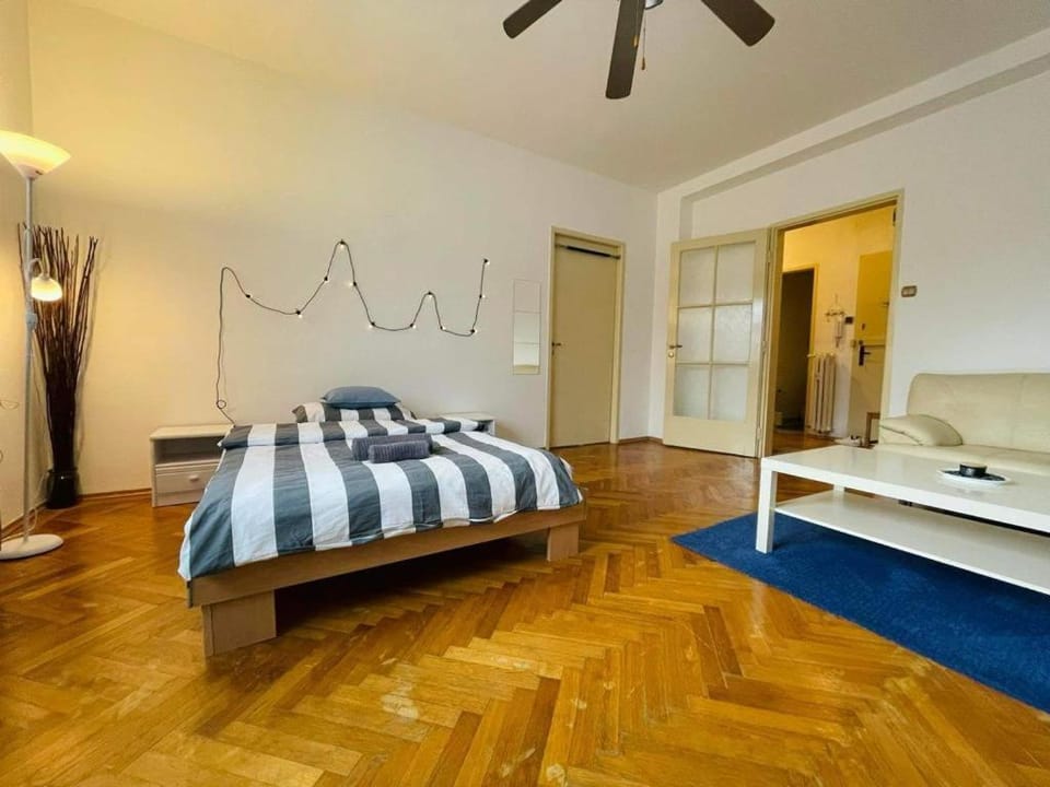 Photo of the whole room, Bedroom