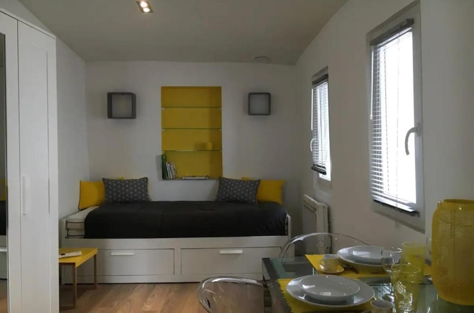 Studio climatisé indépendant plein cœur de Lyon Vacation rental in Lyon