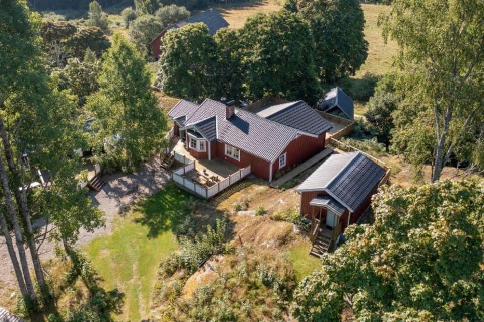 Property building, Day, Natural landscape, Bird's eye view, Garden, Garden view