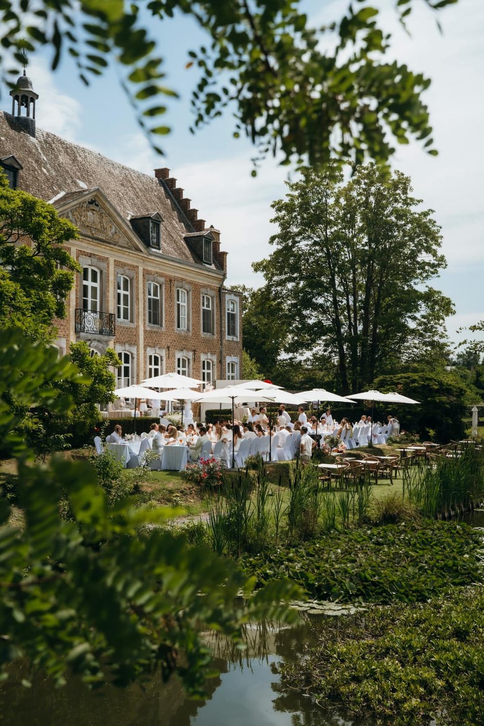 Restaurant/places to eat, Restaurant/places to eat, People, Natural landscape, Garden, Balcony/Terrace, Banquet/Function facilities, group of guests