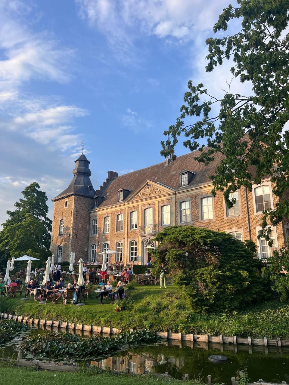 Property building, Restaurant/places to eat, Restaurant/places to eat, Natural landscape, Garden, Balcony/Terrace, Banquet/Function facilities, Garden view